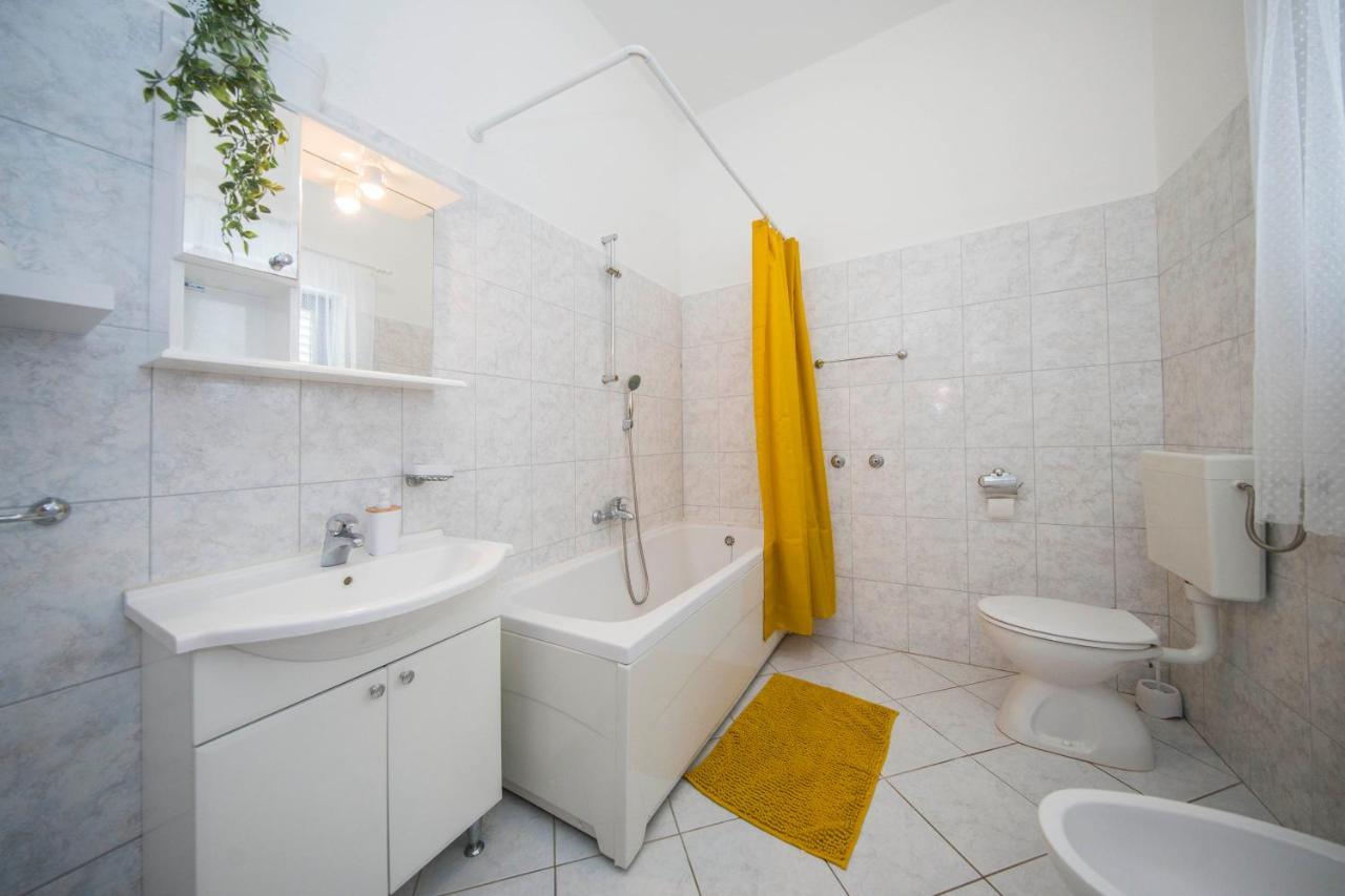 3 Bedroom Apartment Antonio Kaštela Kültér fotó